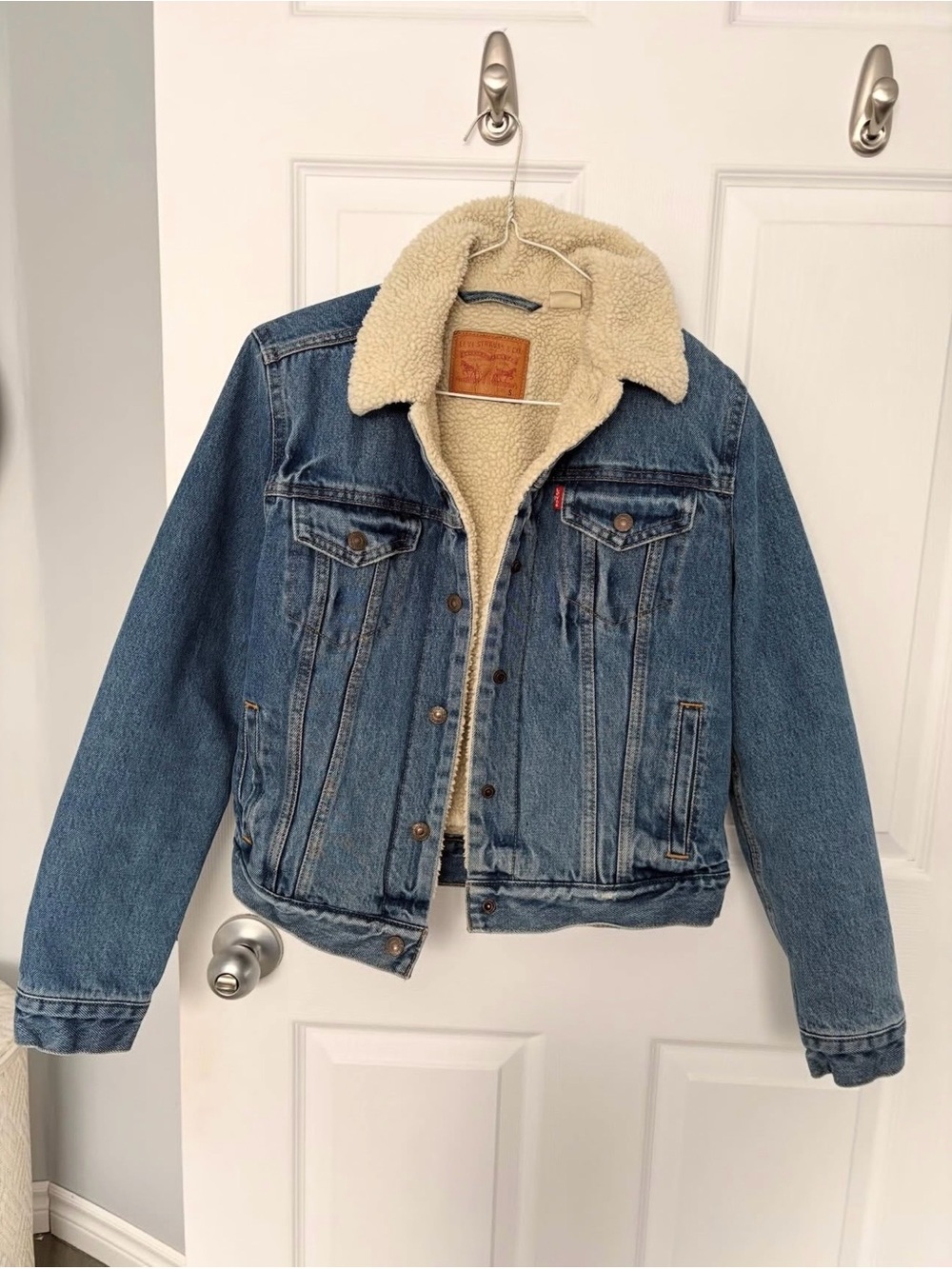 Levi's Blue Denim Trucker Jacket with Cream Sherpa Lining
